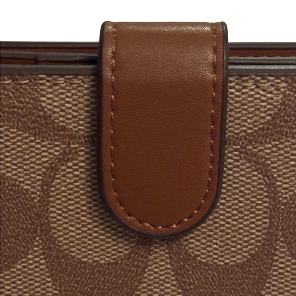 Coach Signature Canvas Bifold Wallet Pristine - Picture 9 of 15